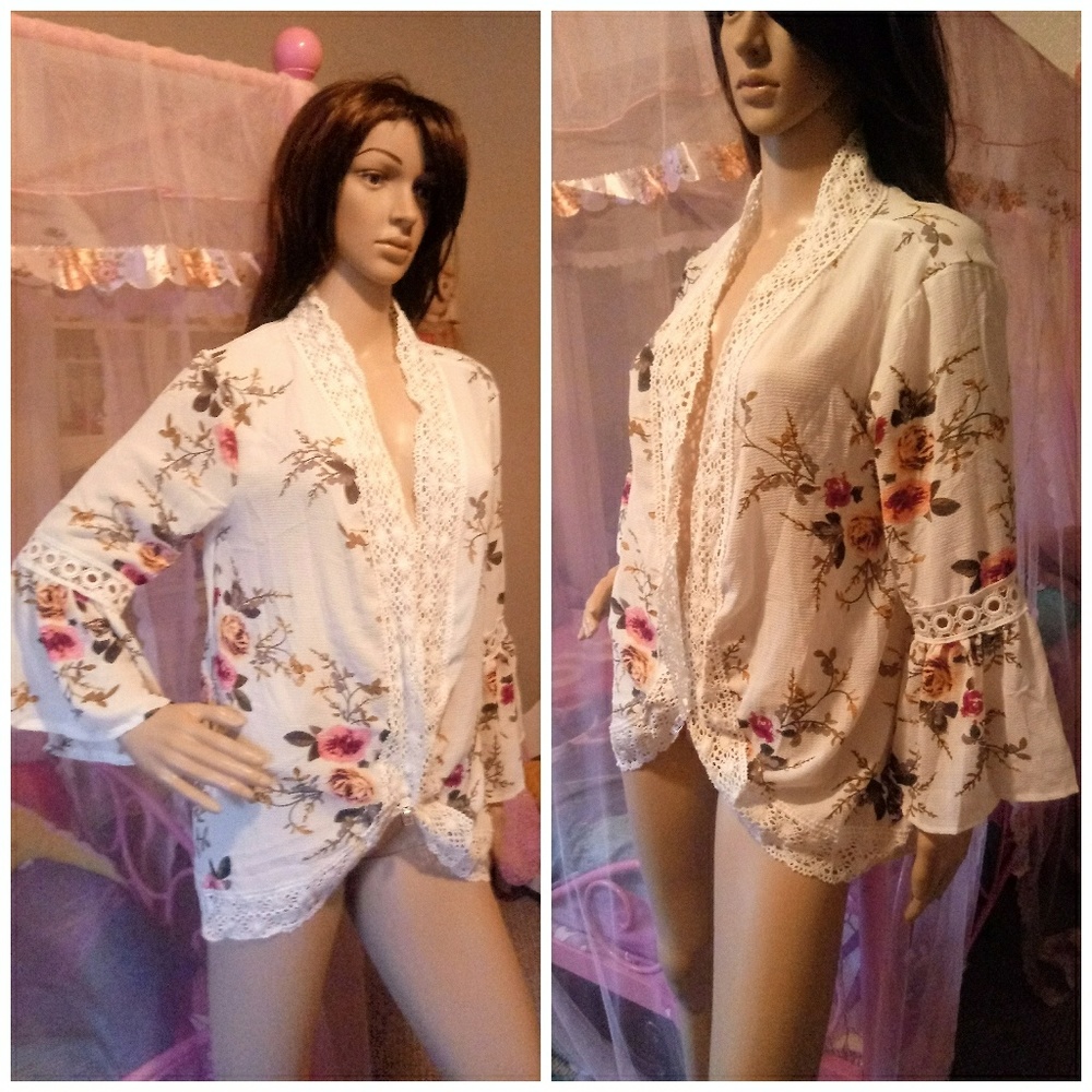 ⬇️ Bell Sleeve Floral Crochet Lace Kimono 6 8